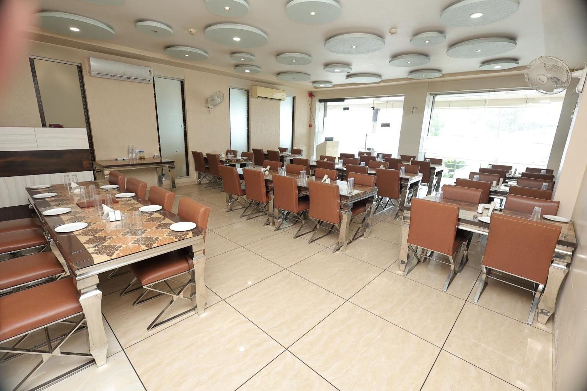 Hotel Horizon & Restaurant Surate Exterior foto