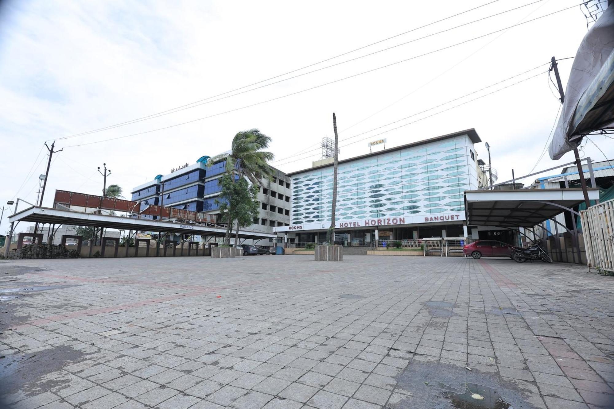 Hotel Horizon & Restaurant Surate Exterior foto