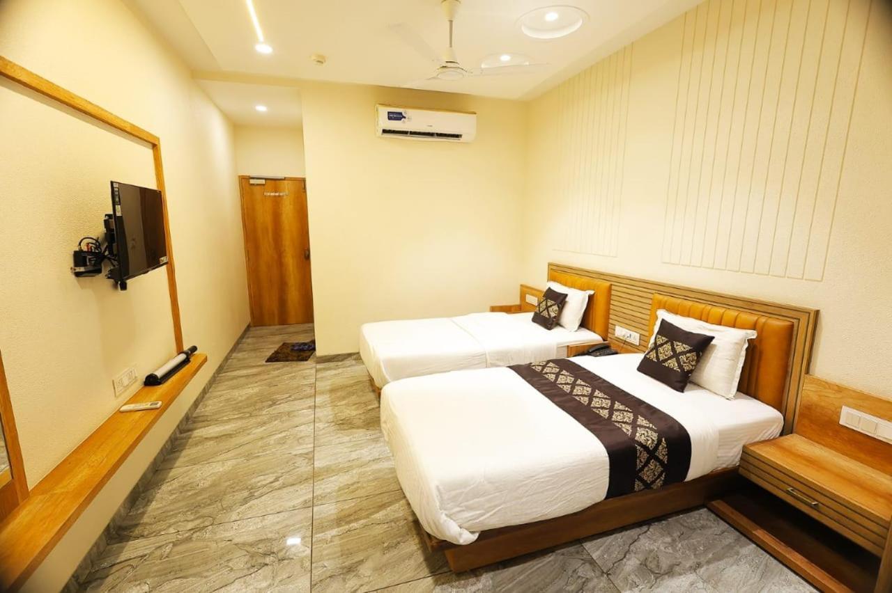 Hotel Horizon & Restaurant Surate Exterior foto